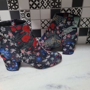 Floral Bootie sz 8